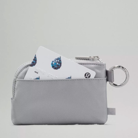 🩶Lululemon Silver Drop Clippable Card Pouch🩶 - Picture 2 of 13
